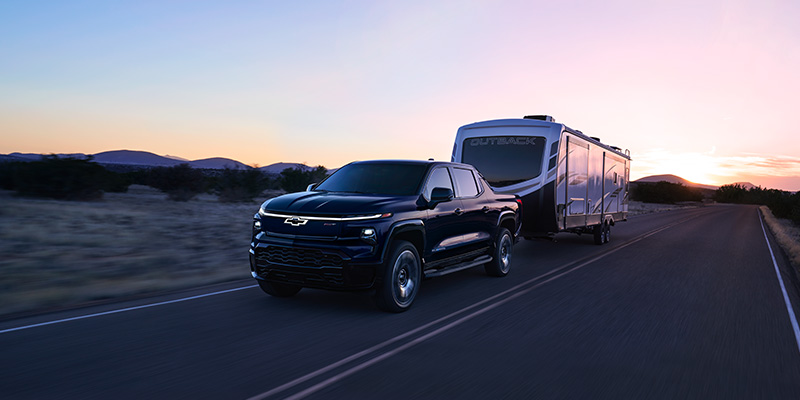 2025 chevy silverado pulling a camper