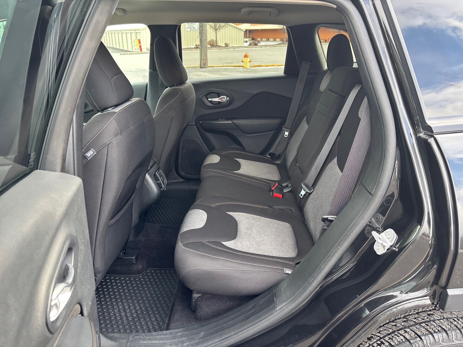 2016 Jeep Cherokee Sport