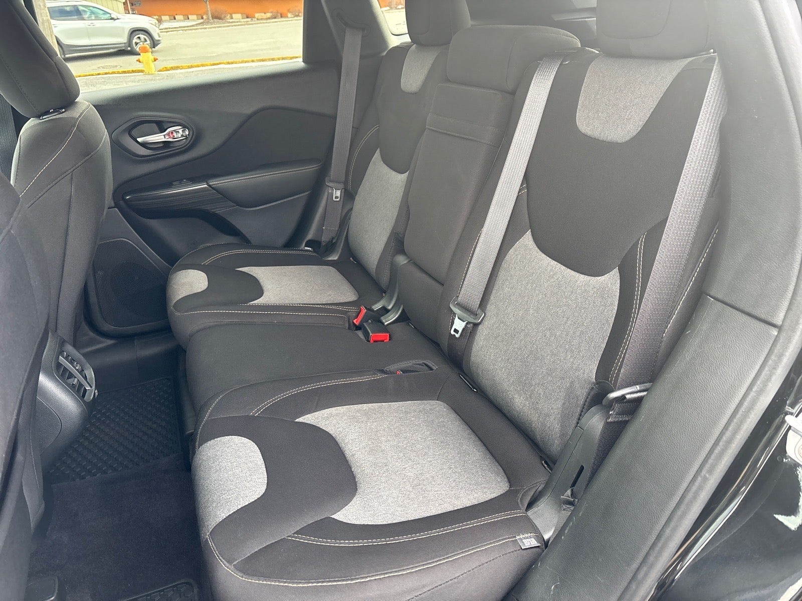 2016 Jeep Cherokee Sport