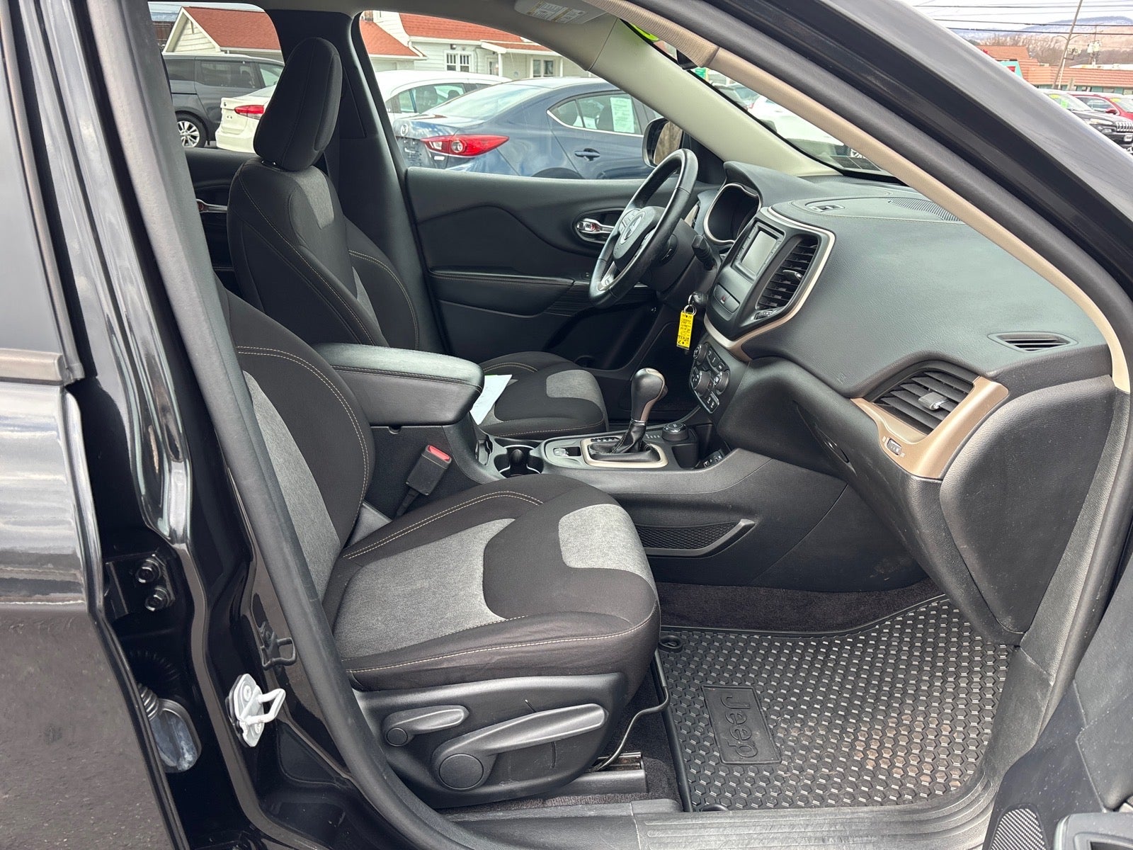 2016 Jeep Cherokee Sport