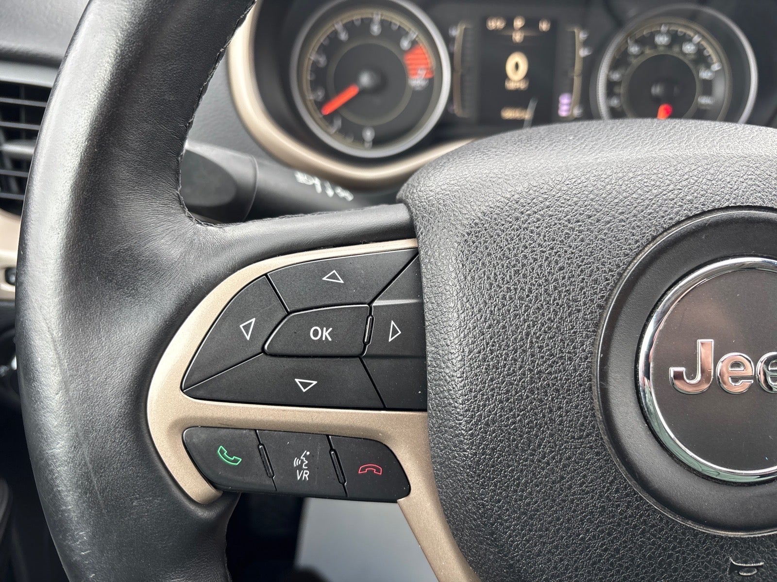 2016 Jeep Cherokee Sport