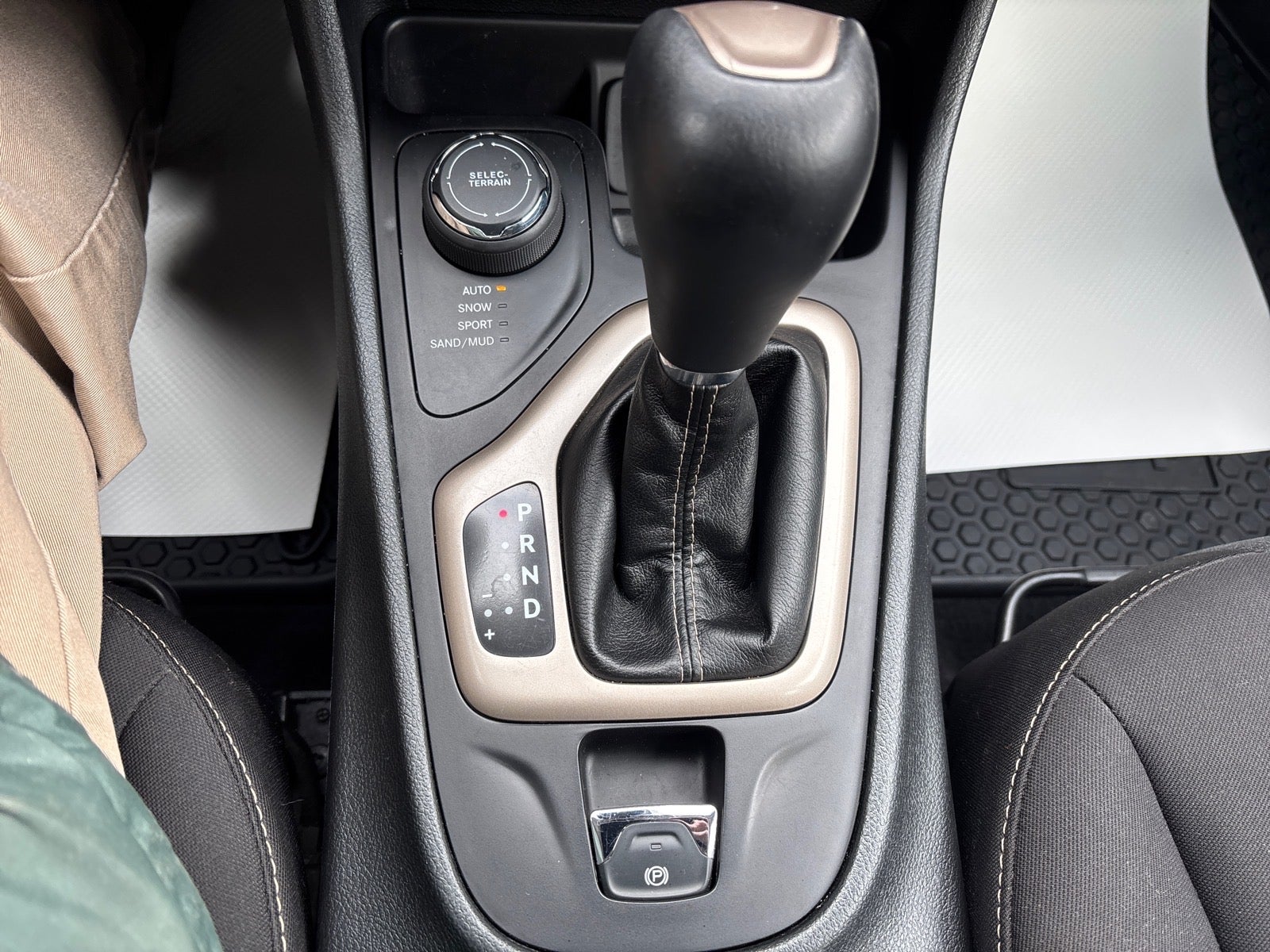 2016 Jeep Cherokee Sport