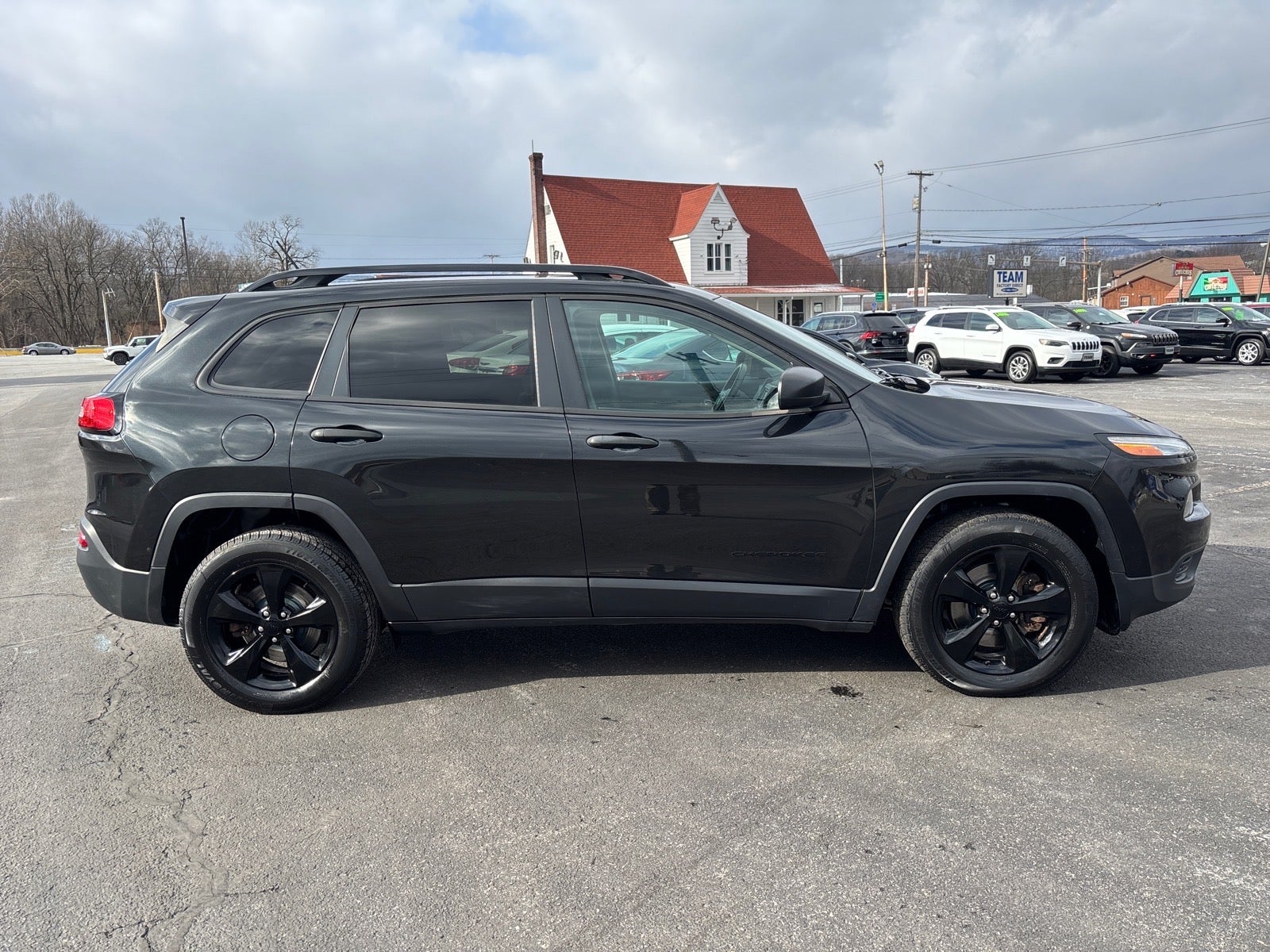 2016 Jeep Cherokee Sport