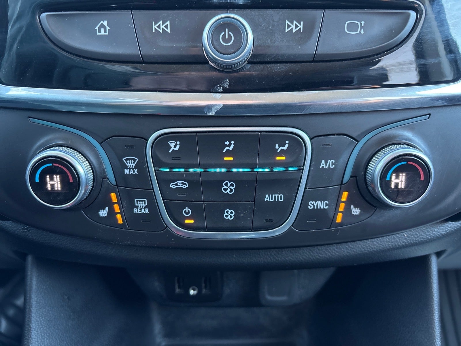 2018 Chevrolet Traverse LT Cloth