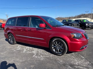 2016 Chrysler Town &amp; Country S